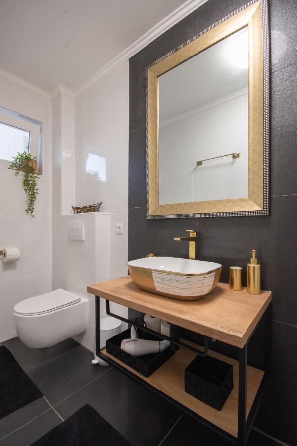 Wellness Studio D'Or - Exclusive New Apartment With Whirlpool, Sauna, Sunny Terrace, Private Parking 波雷奇 外观 照片